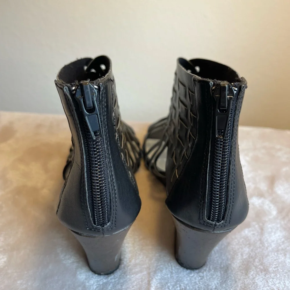 American Eagle Outfitters Black Woven Peep-Toe Wedge‎ Sandals Size 8.5 NWOT